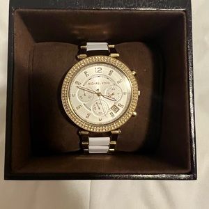 Discontinue Micheal Kors watch